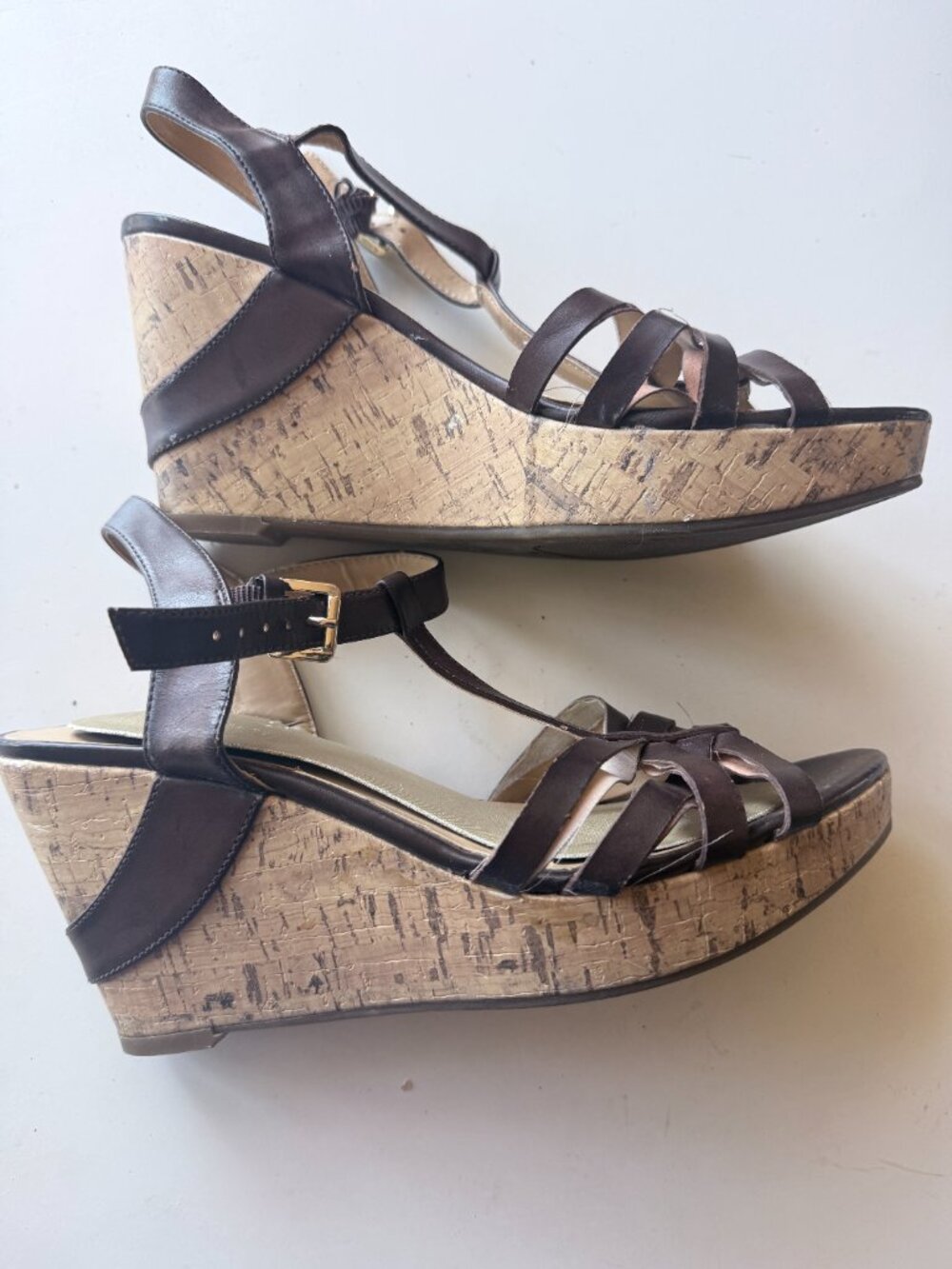 Unisabrown strappy T-strap sandals with a cork wedge platform and an adjustable